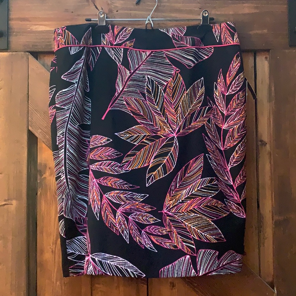 Beautiful Vibrant Nine West Women’s Skirt